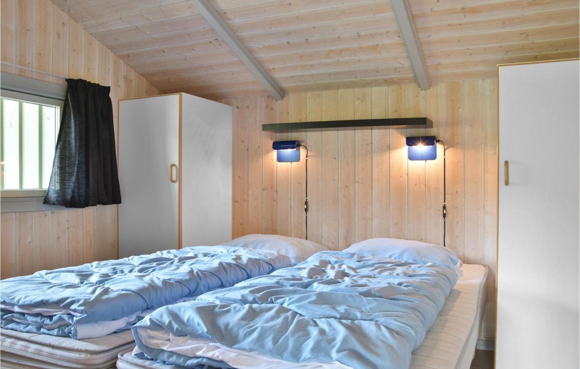 3 Bedroom Awesome Home In Hvide Sande Esterno foto