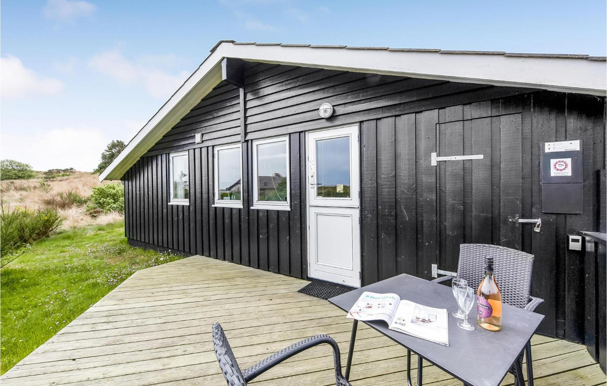 3 Bedroom Awesome Home In Hvide Sande Esterno foto
