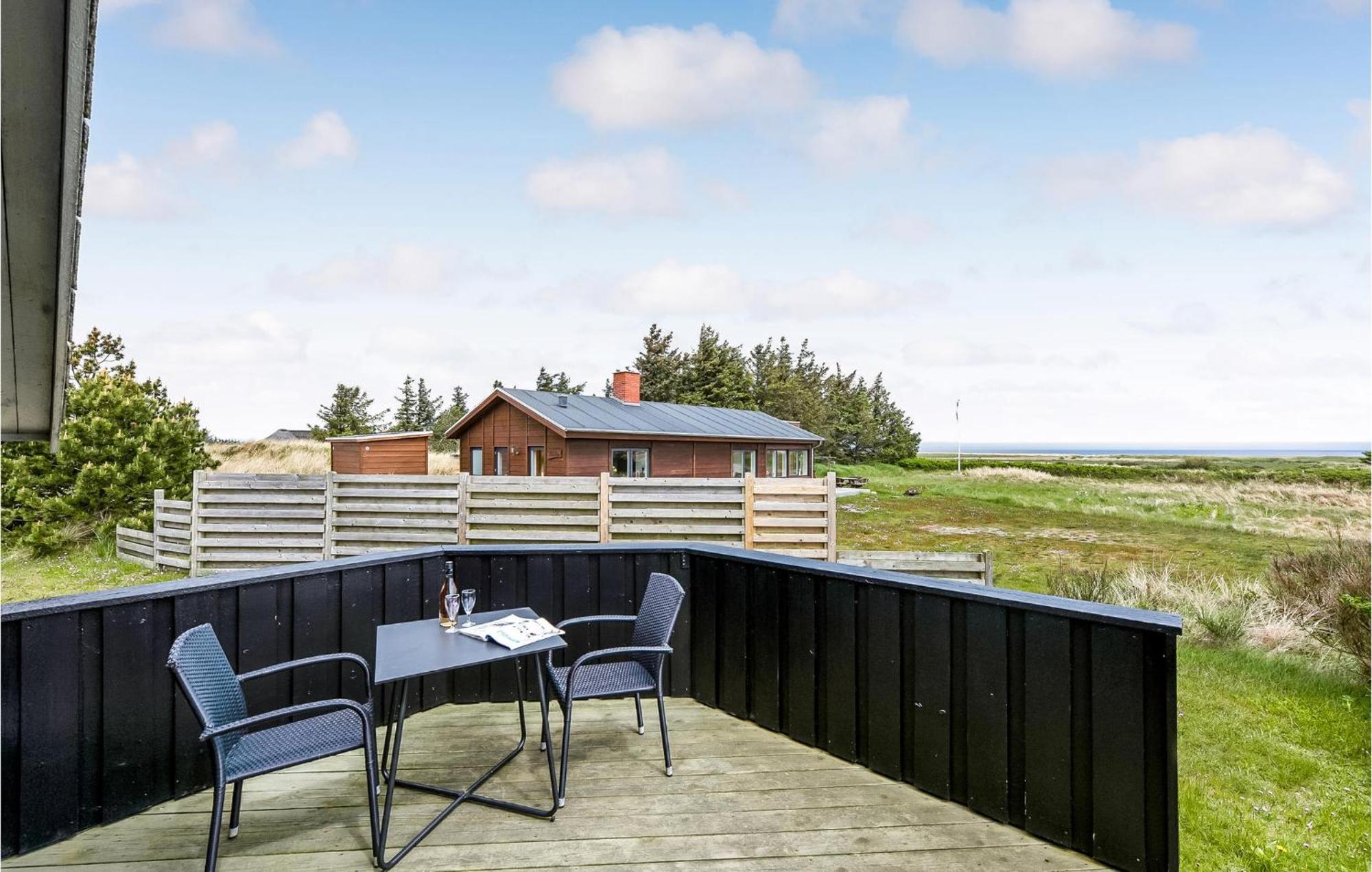 3 Bedroom Awesome Home In Hvide Sande Esterno foto