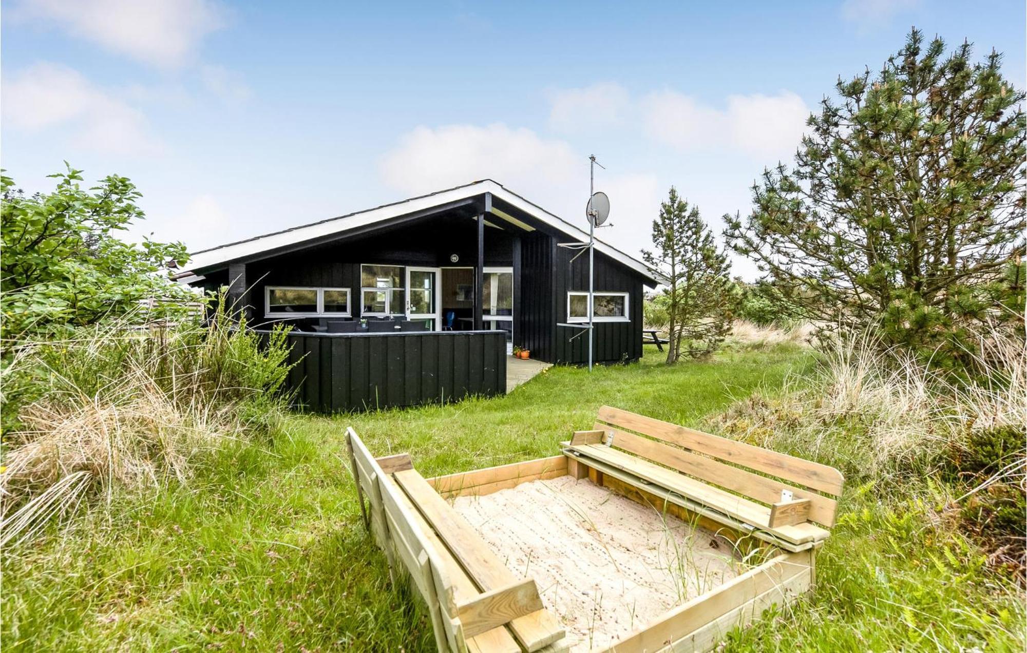 3 Bedroom Awesome Home In Hvide Sande Esterno foto