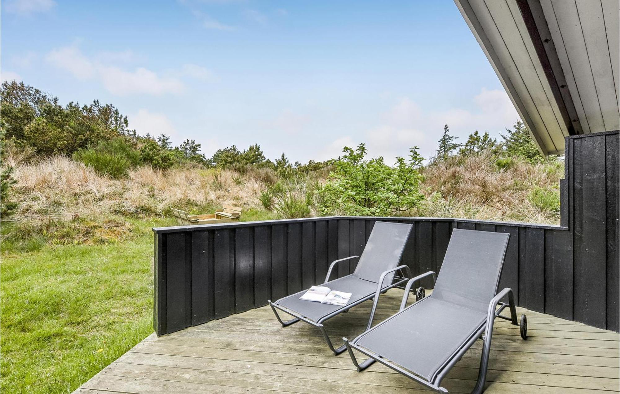 3 Bedroom Awesome Home In Hvide Sande Esterno foto