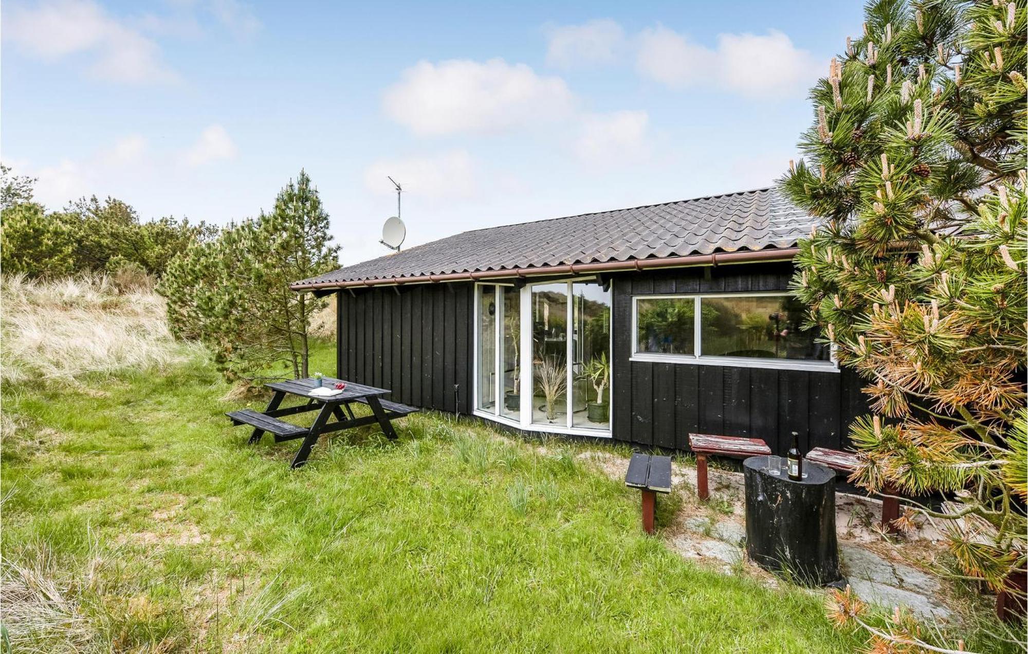 3 Bedroom Awesome Home In Hvide Sande Esterno foto