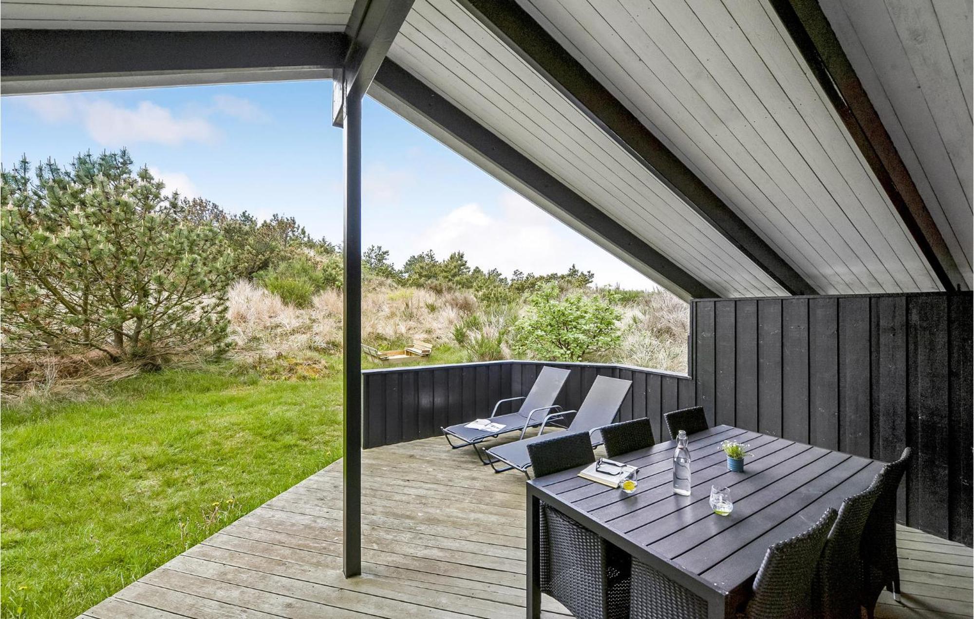 3 Bedroom Awesome Home In Hvide Sande Esterno foto