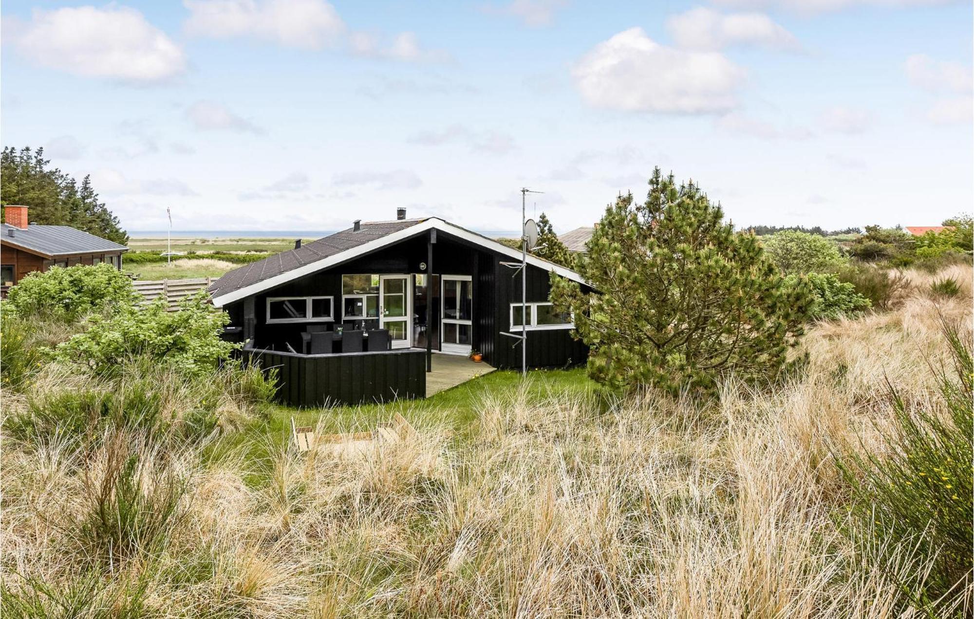 3 Bedroom Awesome Home In Hvide Sande Esterno foto
